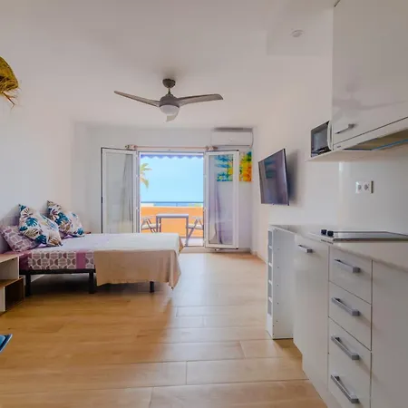 Levante 24 Estudio Naturista Primera Linea *